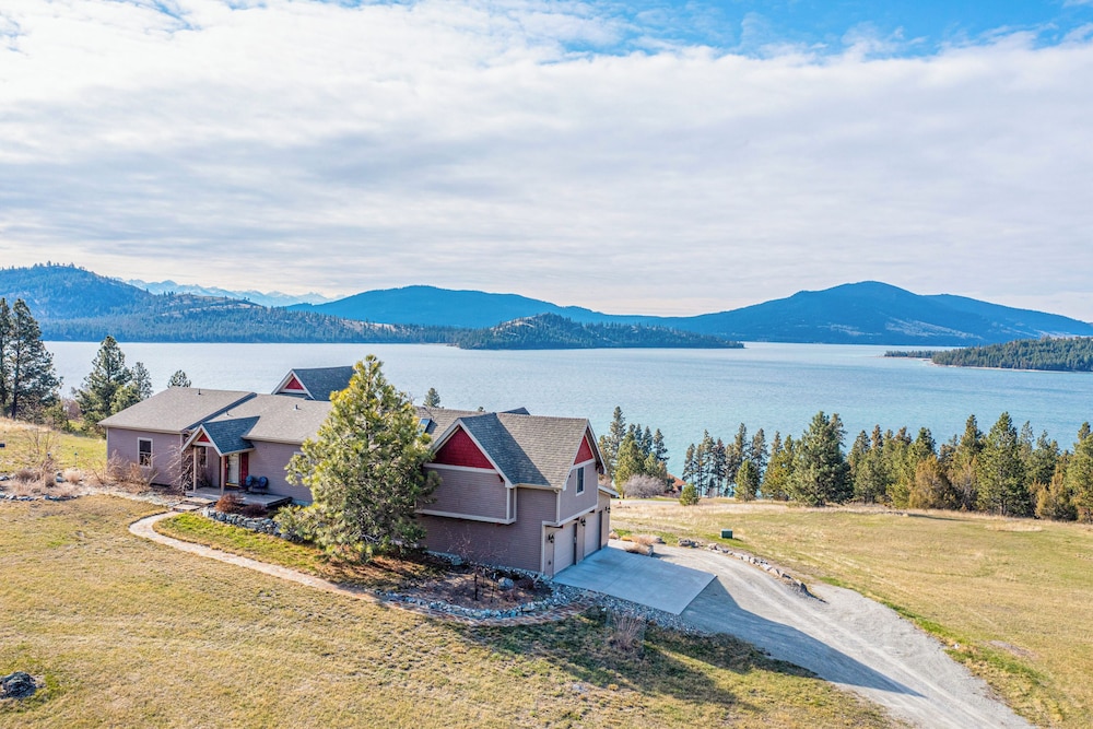 Spectacular Lake-view Retreat w/ Deck, Grill