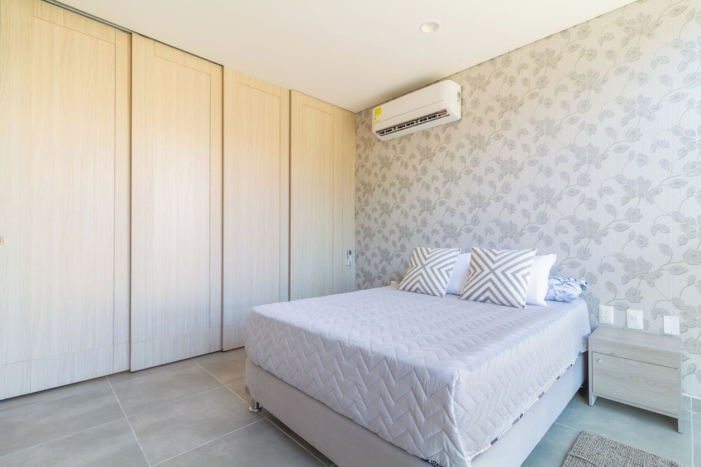 Salguero Suites By HostPro