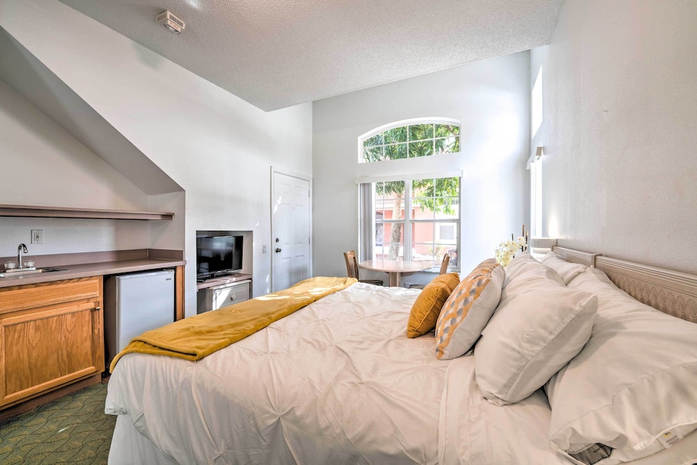 Bright Kissimmee Townhome Near Disney World! view 5