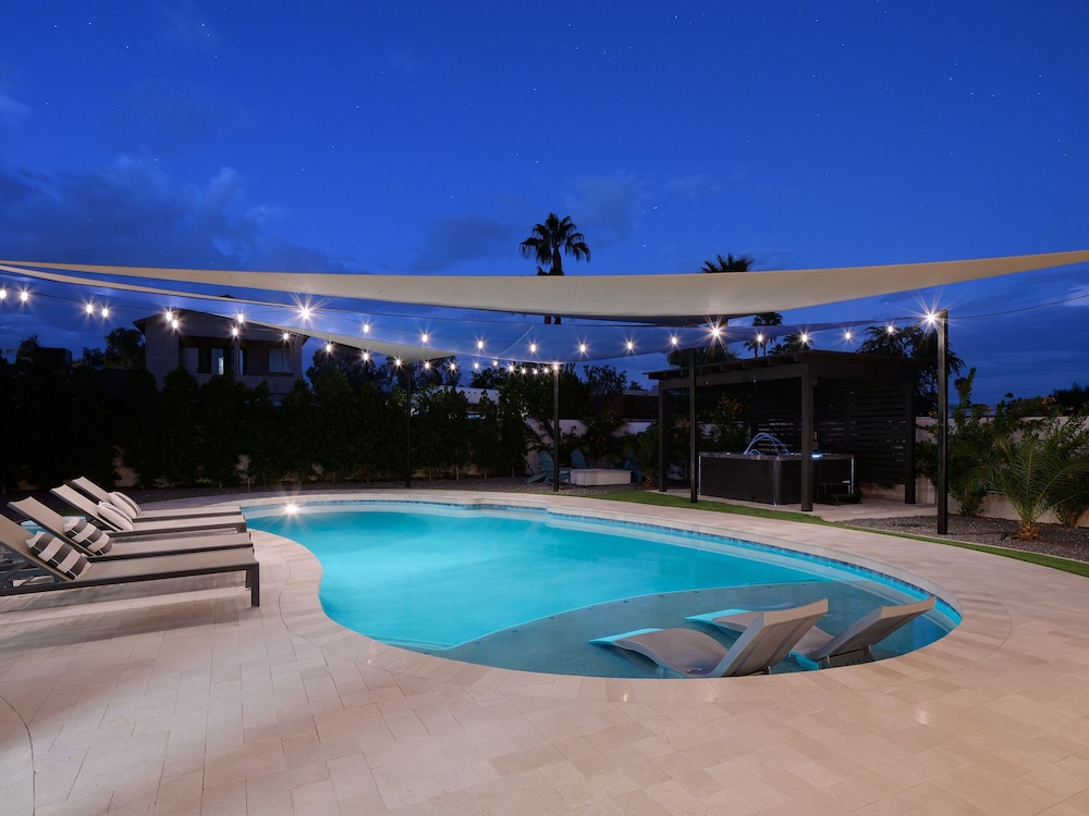 Sunburst Estate - Pool - Hot Tub - Tons of Games!
