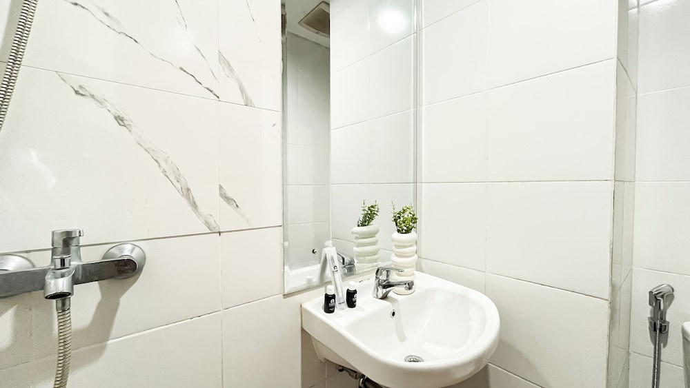 Simply Look 1Br At Vittoria Residence Apartment