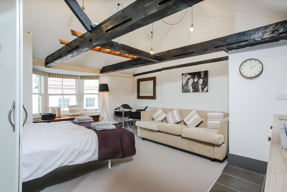 Sea La Vie - East Street view 2