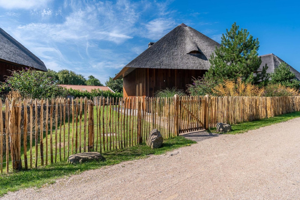 Stylish Overnight Stay With a hot tub and Atmospheric Fireplace