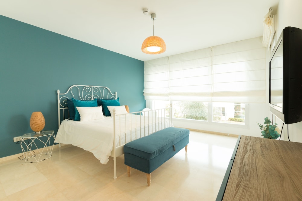 High Class Condo at Marina by FeelHome
