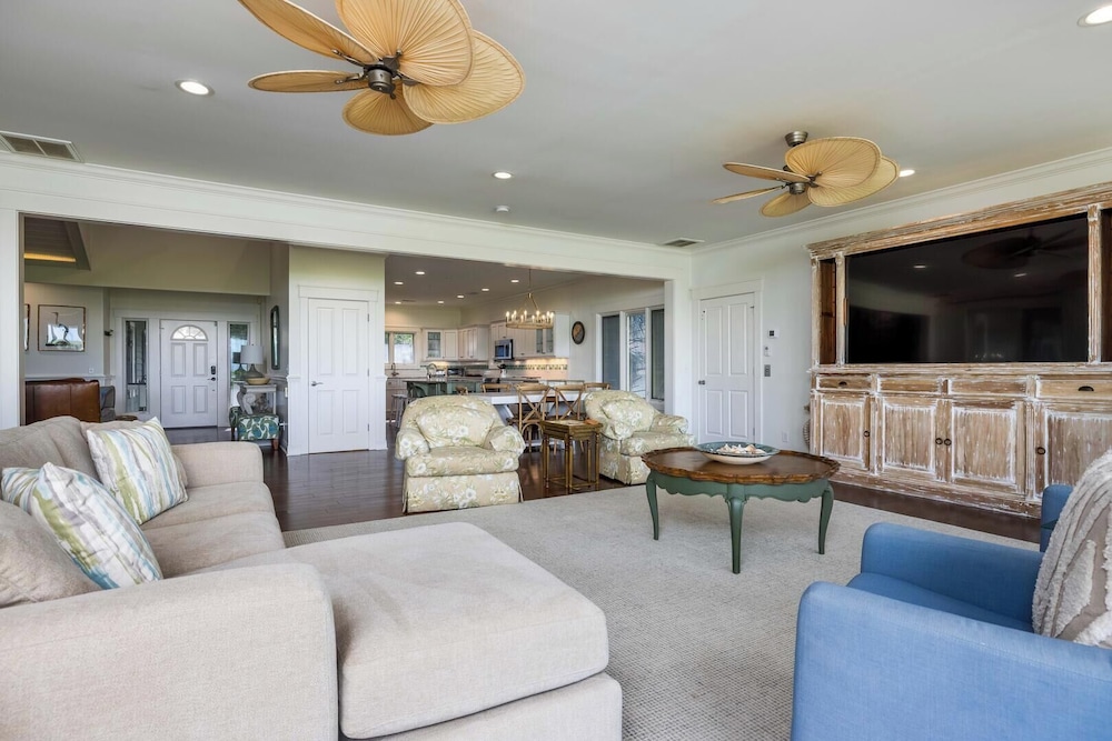 111 Cardinal Crest