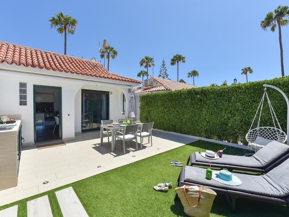 Central Bungalow With Communal Pool in Maspalomas photo 4