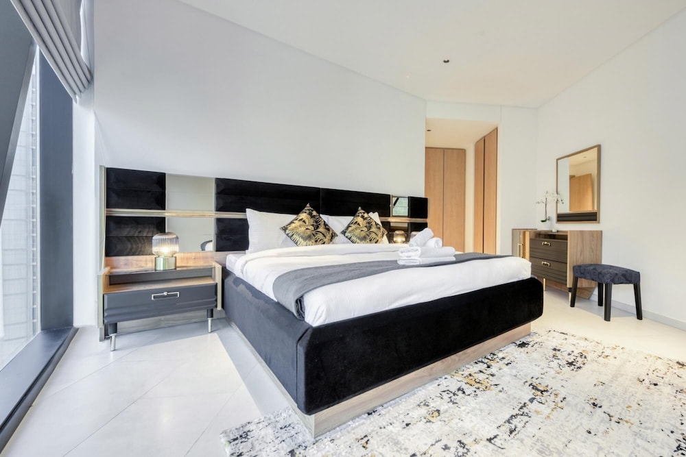 Smart and Contemporary Apt With Burj Khalifa View