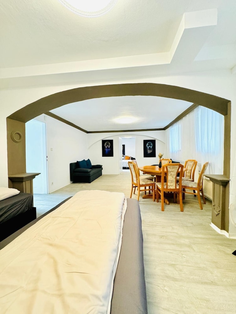 Comfortable 2BR Apt for 7 Guests