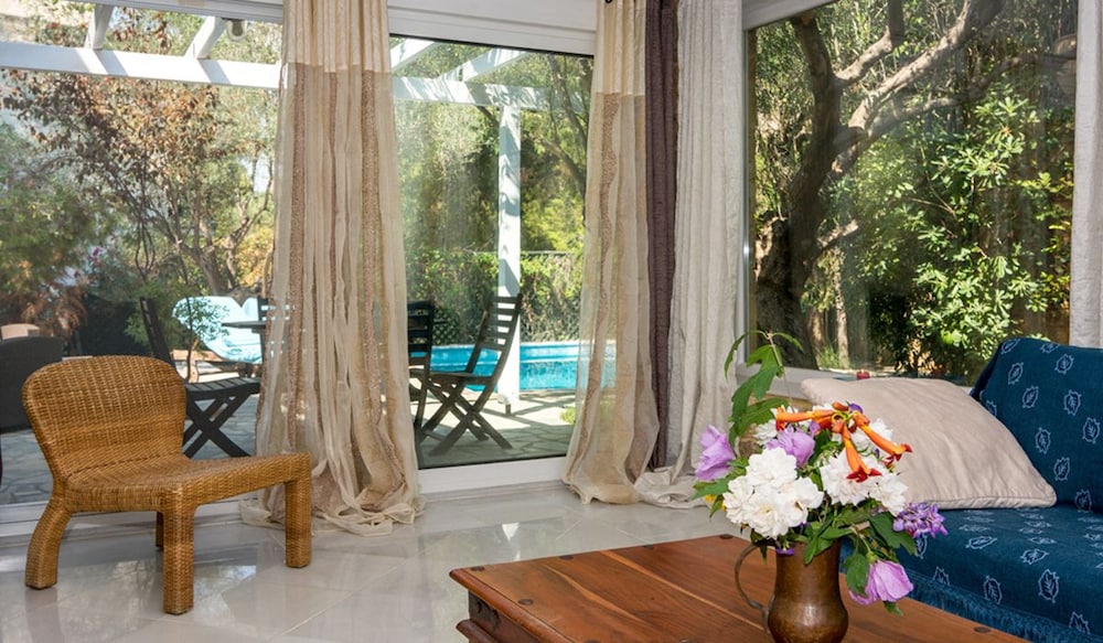 Maria Elena Villas