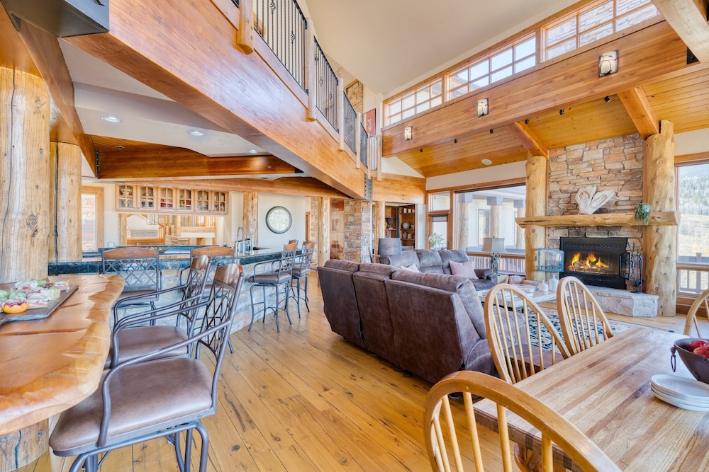 Summit County Vacations - Topaz Estate by Avantstay Luxe Home, Pool View - Property Image 13