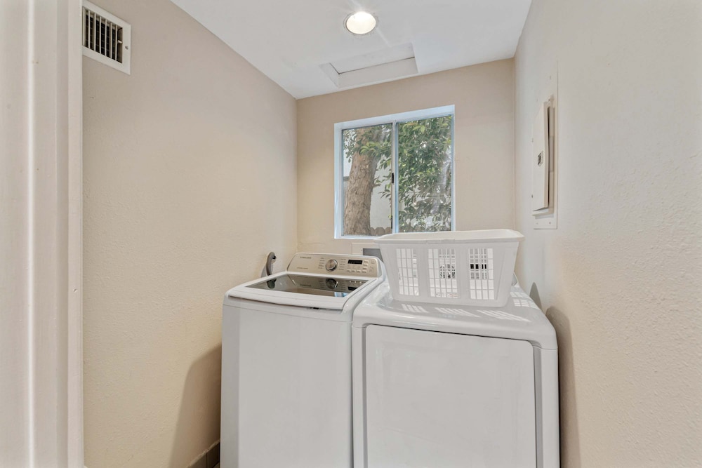 NEW - 1 Location-family-5br-yard-gym-parking