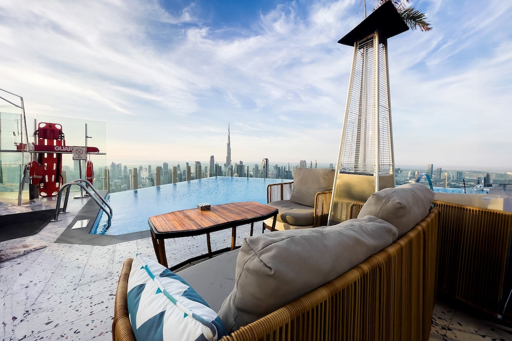 Sky Premium 1BR Duplex with city view