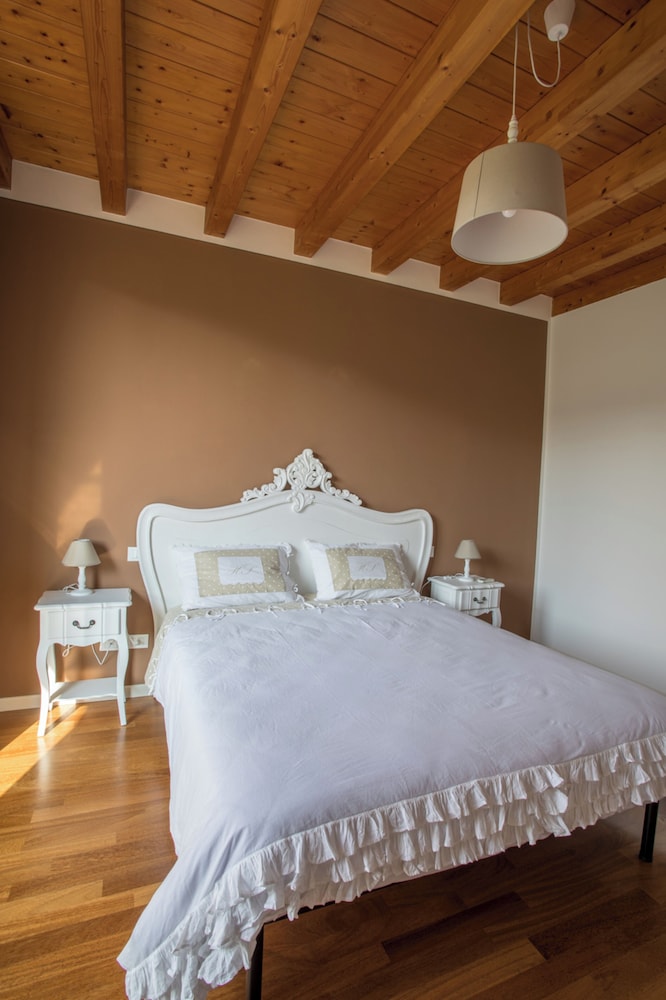 Elegant Lake Garda Villa With Garden