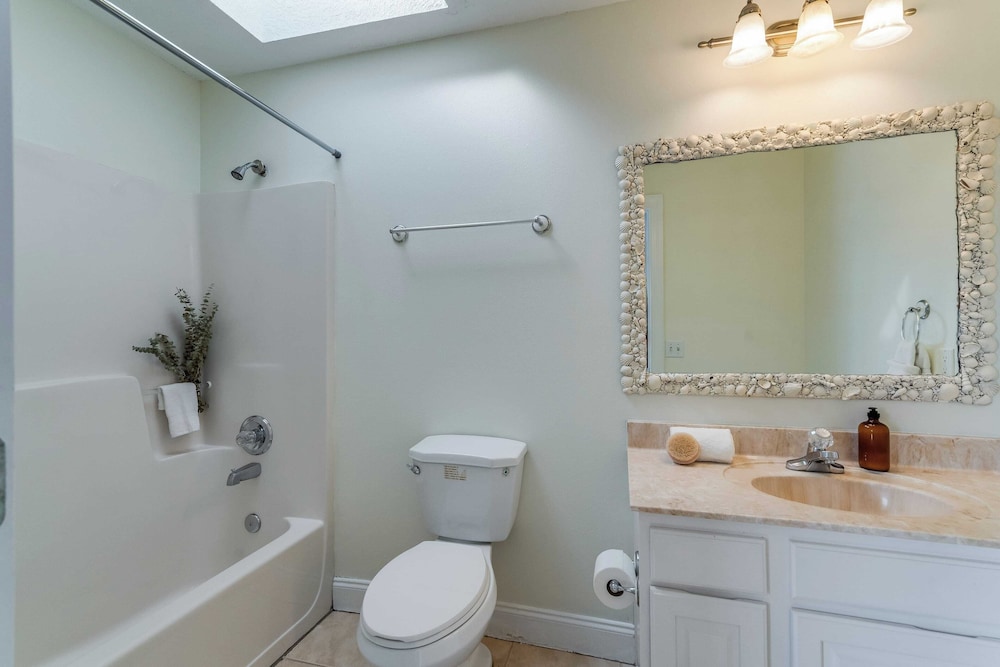 Sleeps 36 2 Homes, Walk to Beach, Priv Pool + Hot Tub Tidal Wave & Seacrest