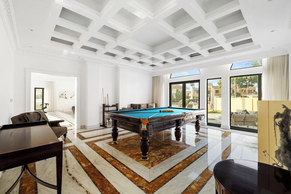 5BR M Private Villa Direct Beach Access
