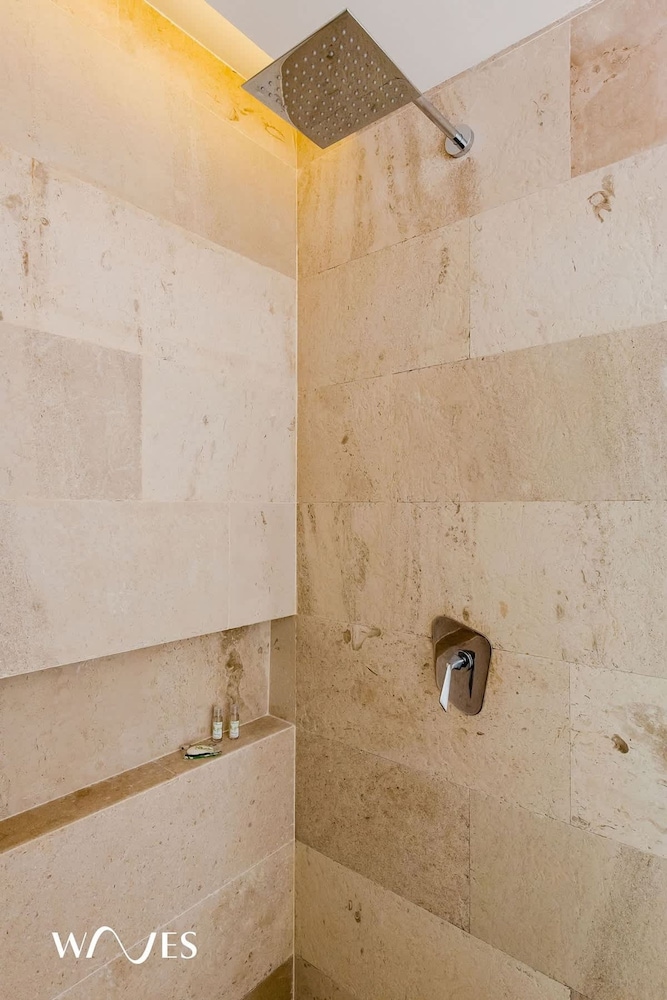 2 Br Steps Away From the Beach Heated Pool