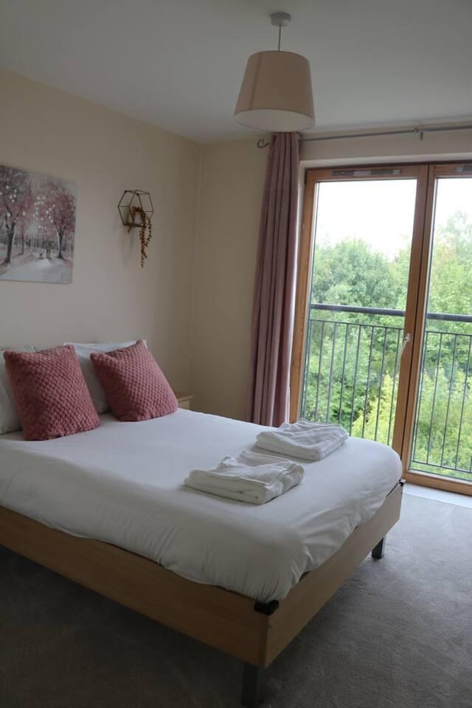 Comfy Duplex 2-bed Apartment in Milton Keynes view 4