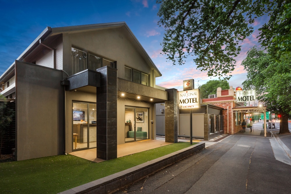 Bendigo Vacations - National Hotel Complex and Bendigo Central Apartments - Property Image 1