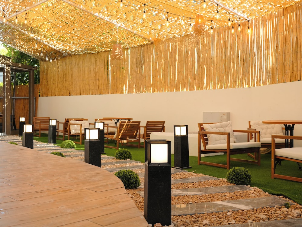 Bonnie City Hotel - Image 77