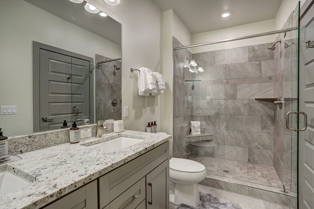 Brand New Clear Water Lofts - 2br Premier Condo - Kids Ski Free! 2 Bedroom Condo by Redawning view 4