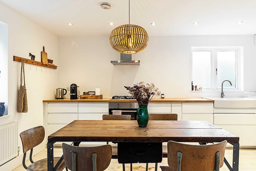 Tranquil 2 Bedroom Apartment in East London