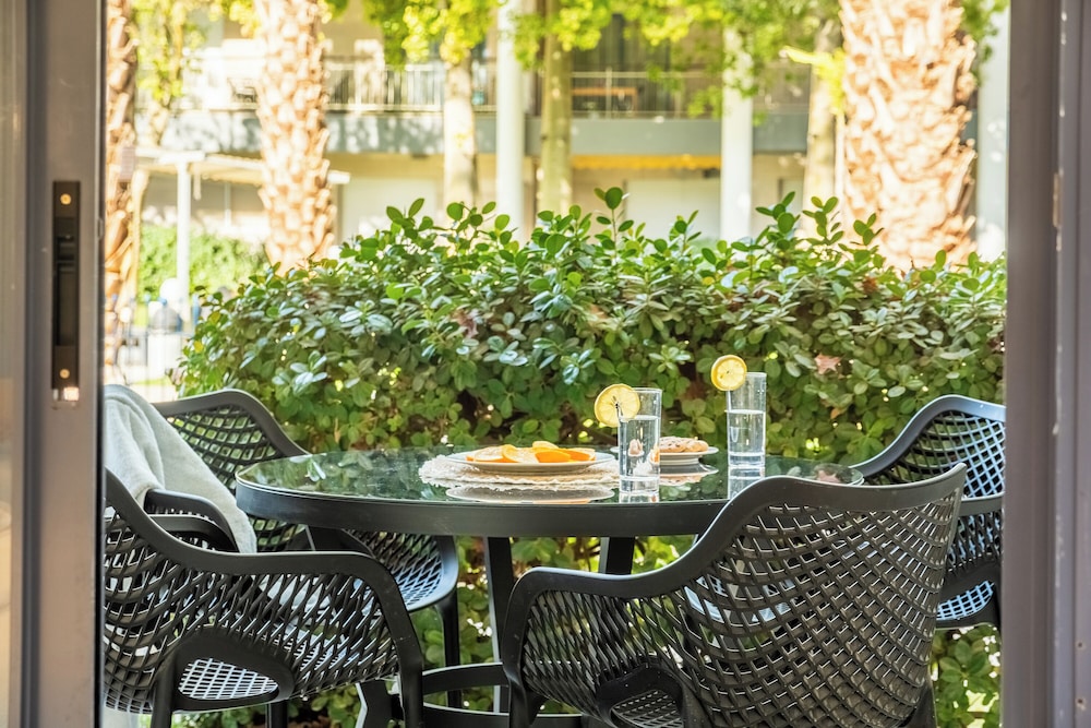 Royal Park Apt Resort by Sea N Rent