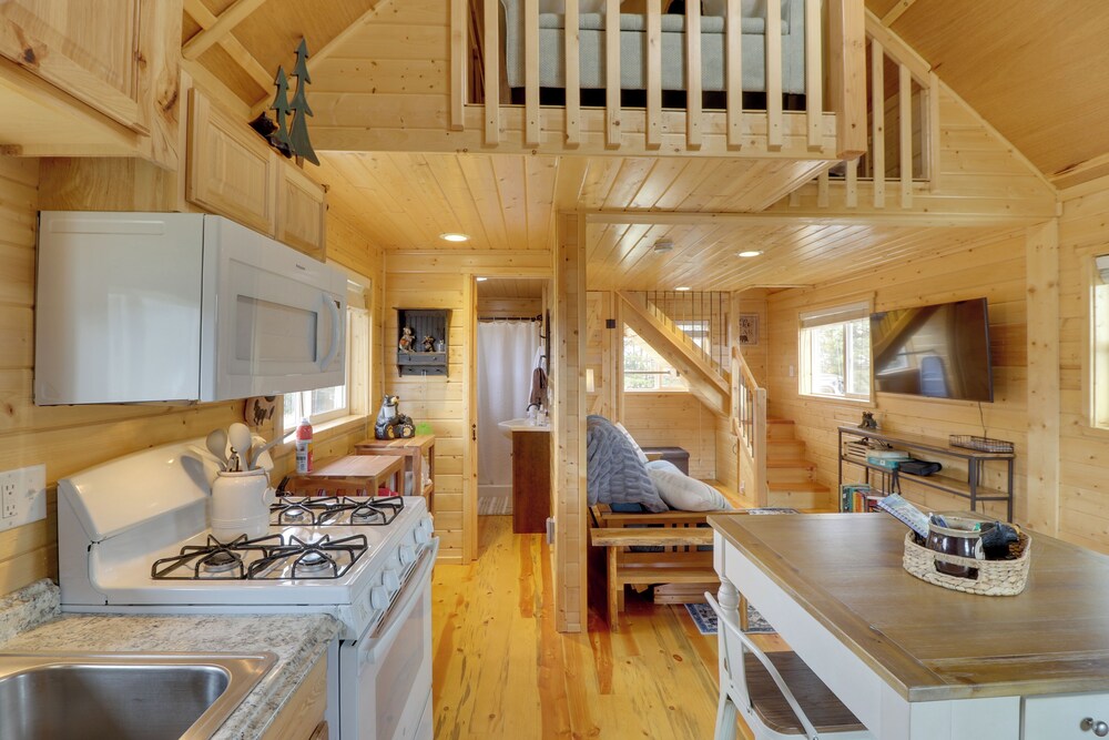 Lake Access, Fire Pit: Glacier Country Getaway!