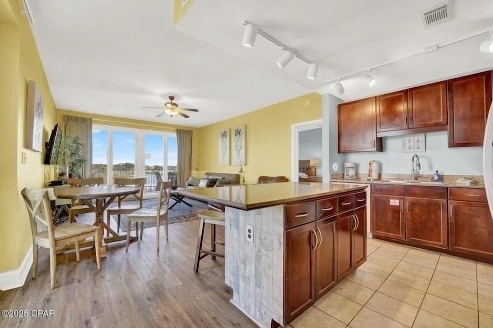 Laketown Wharf 338 3 Bedroom Condo