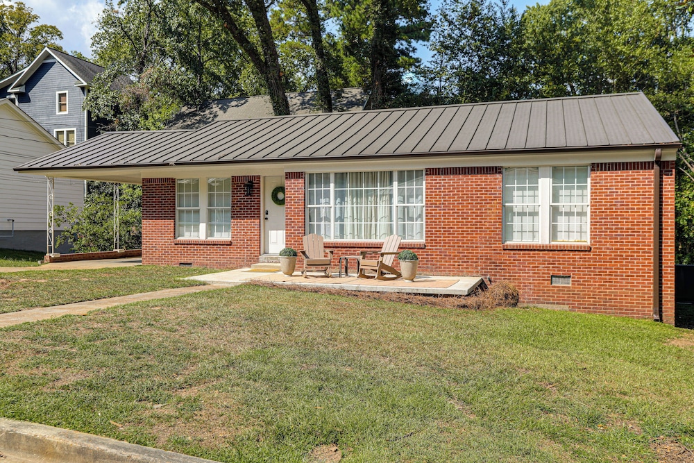 Walk to Ole Miss! Updated Home Near Oxford Square