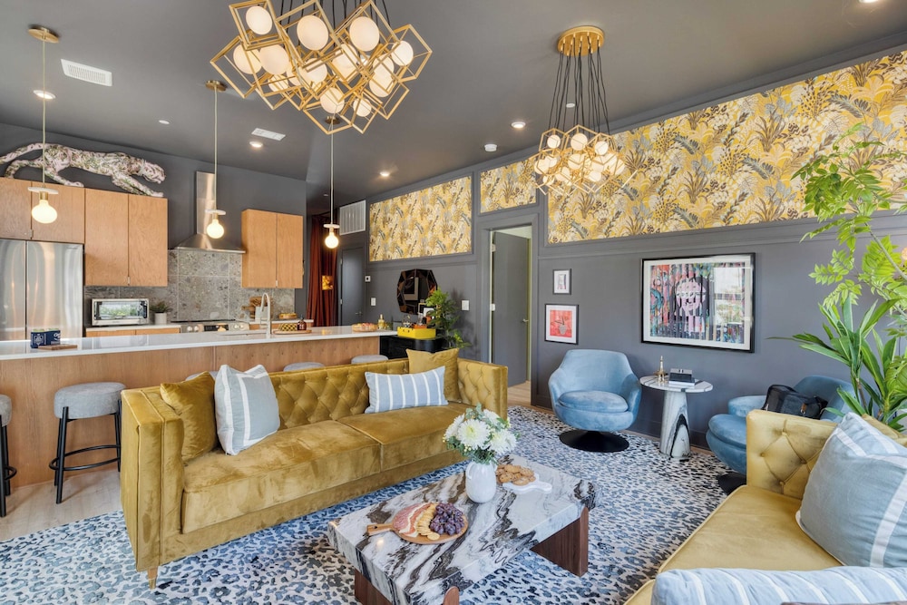 Sleeps 16 2 Homes Next Door + Walk to Dining & Music Lischey Loft & The Bloom House by Avantstay