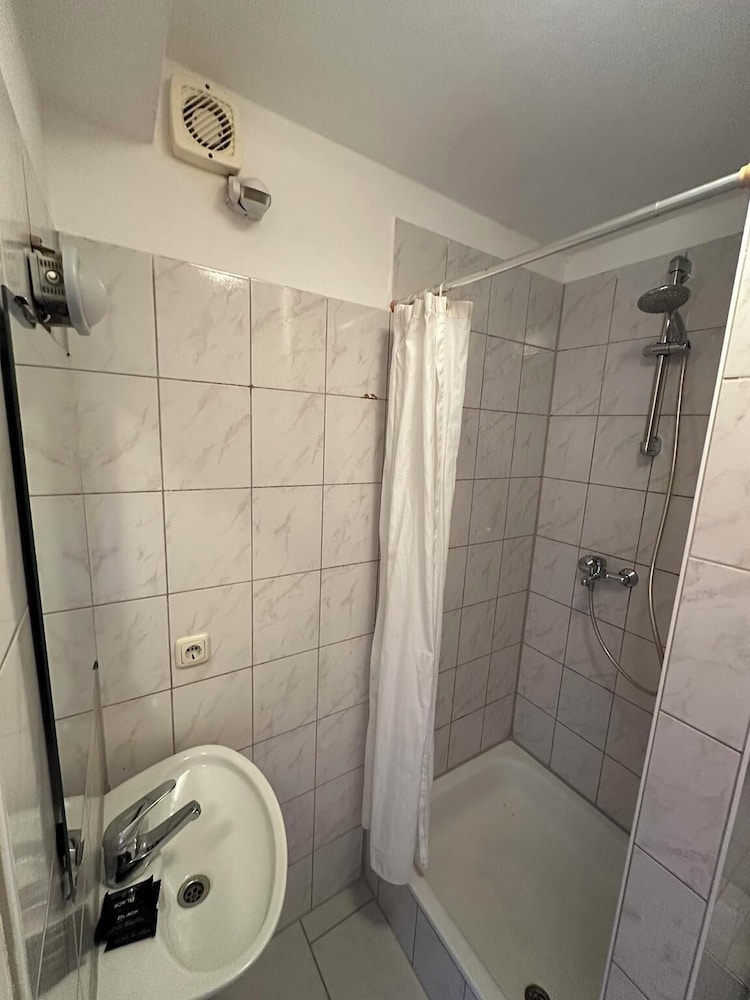 2-Rent Group Hostel Apartments HAN53