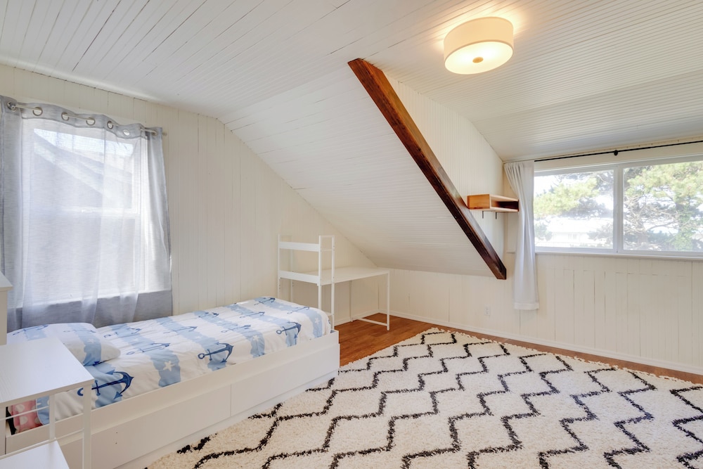 Walk to Shore: Rockaway Beach Retreat w/ Hot Tub!