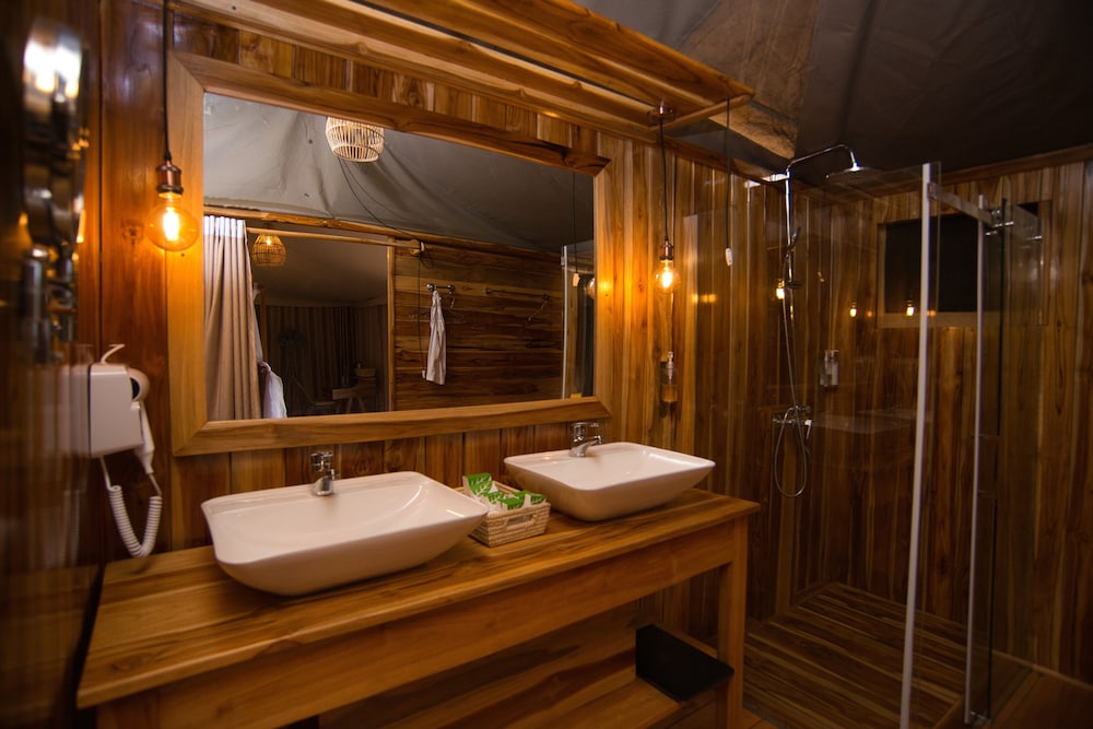 Wildlux Serengeti Camp
