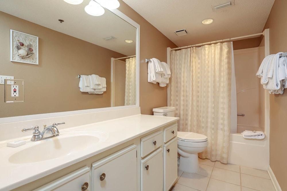 Phoenix Vi 6513 3 Bedroom Condo