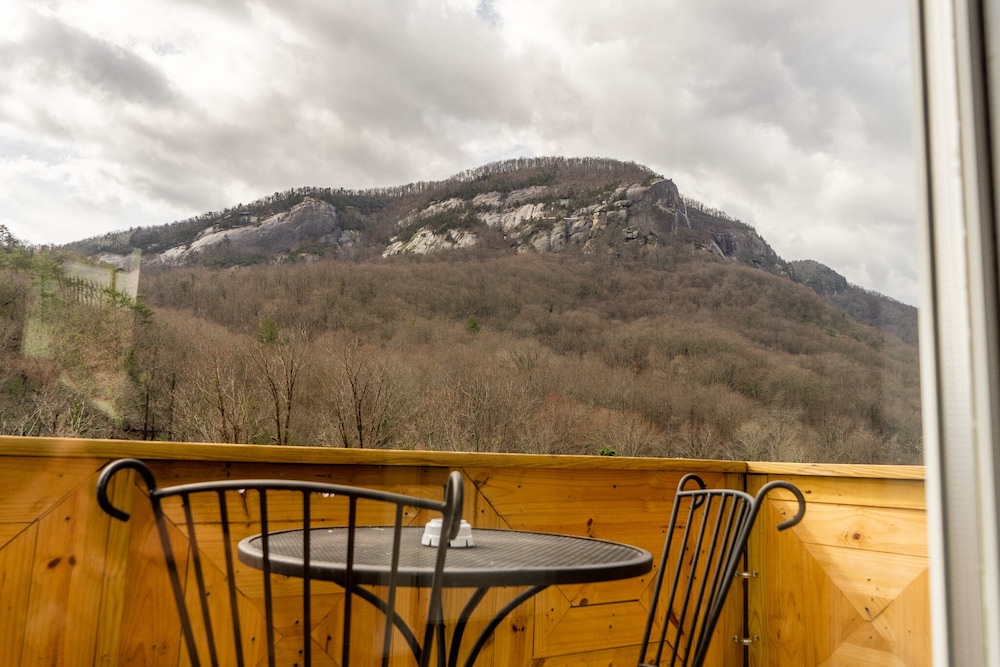 The Chimney Rock Inn & Cottages