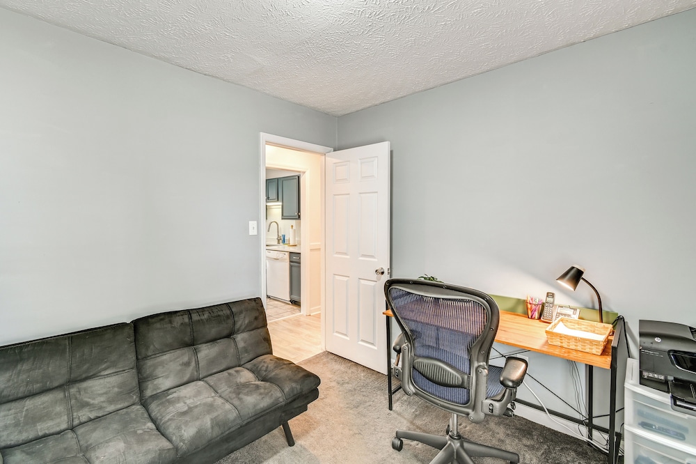 Large Yard, Office Space: Fayetteville Family Home