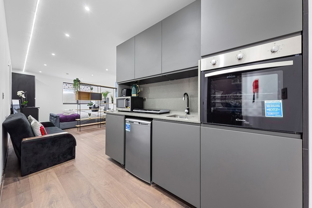 Bright Studio Retreat in Golders Green