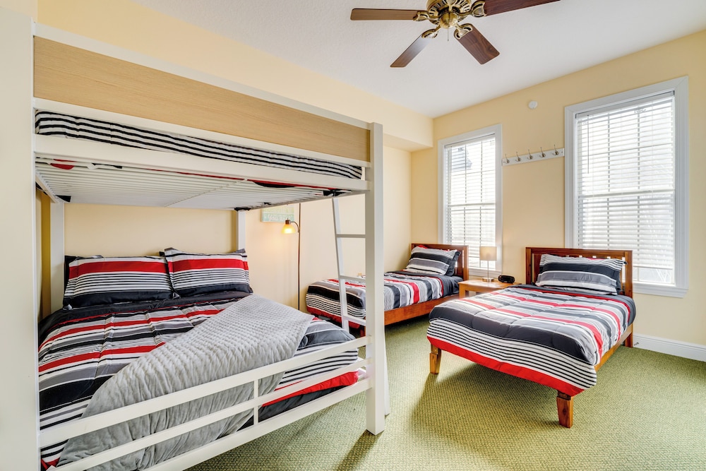 12 Mi to Wdw: Resort Condo w/ Community Hot Tub!