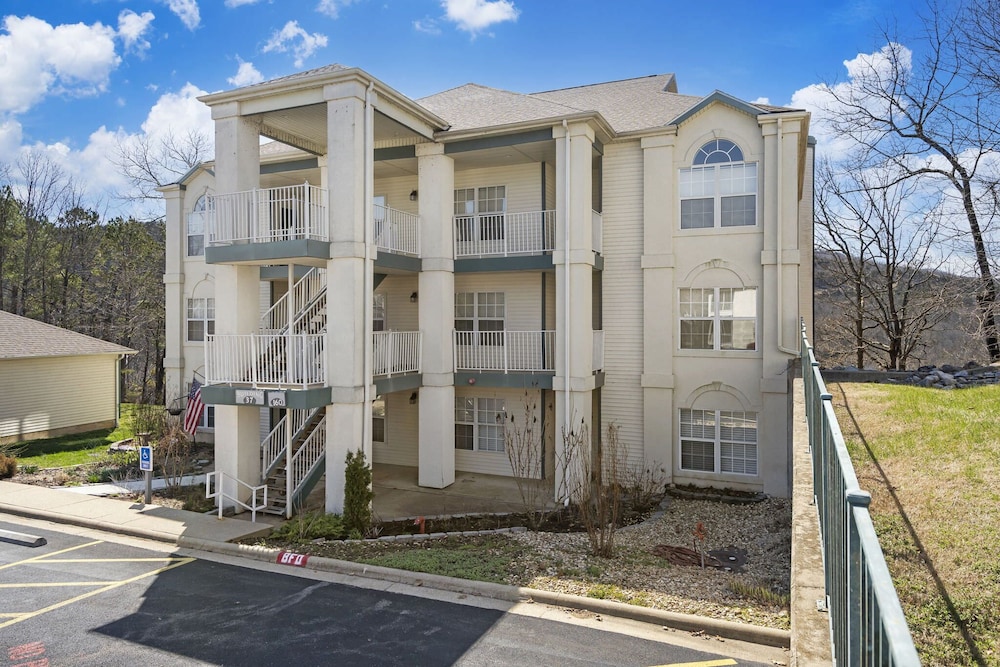 Lakeview Enchantment - Balcony view 4