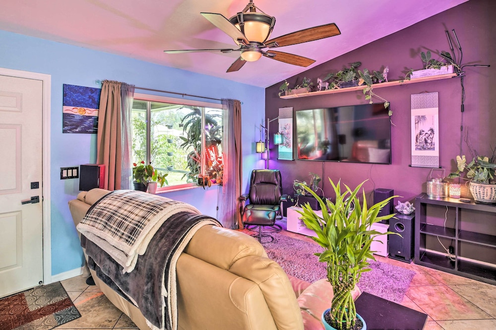 Updated Fort Myers Escape w/ Screened Lanai!