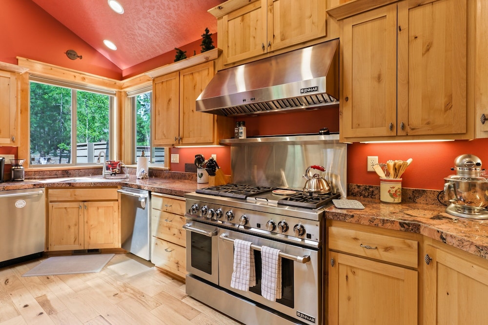 4 Red Fir 6 Bedroom Home