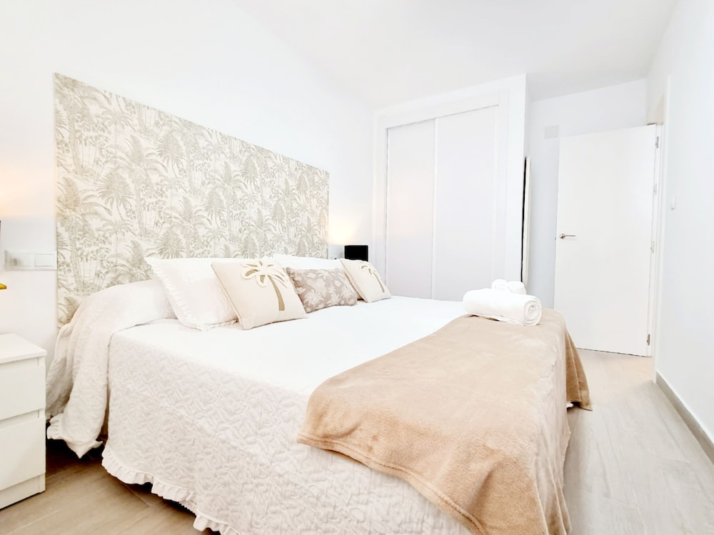 Modern and Cozy Apartment Just Steps From Los Locos Beach