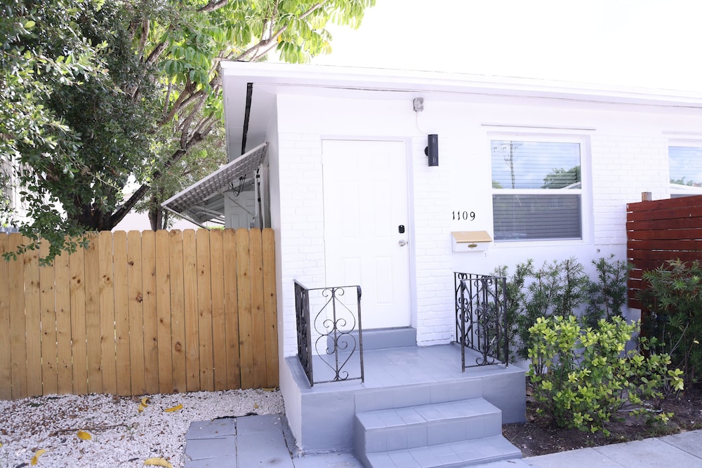 Douglas Rd Apartments