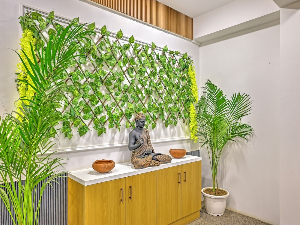 SkyLuxuria Hotel & Service Apartments