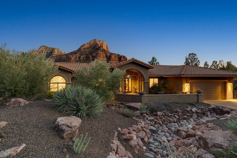 Mammoth Rock Splendor-close to Town Huge Spa Game Room