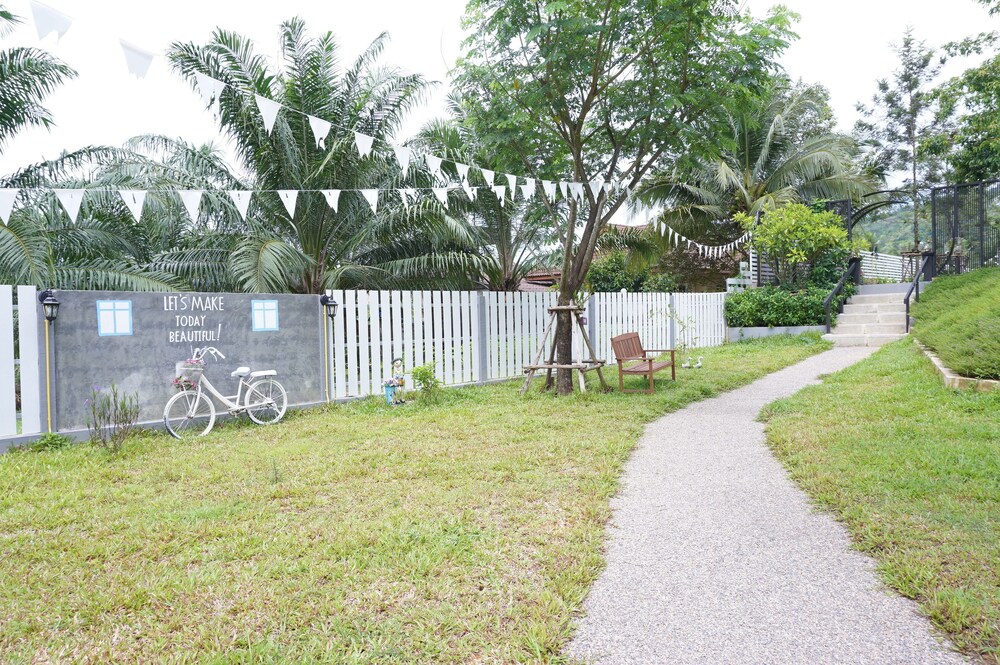 The White Village Ranong Resort