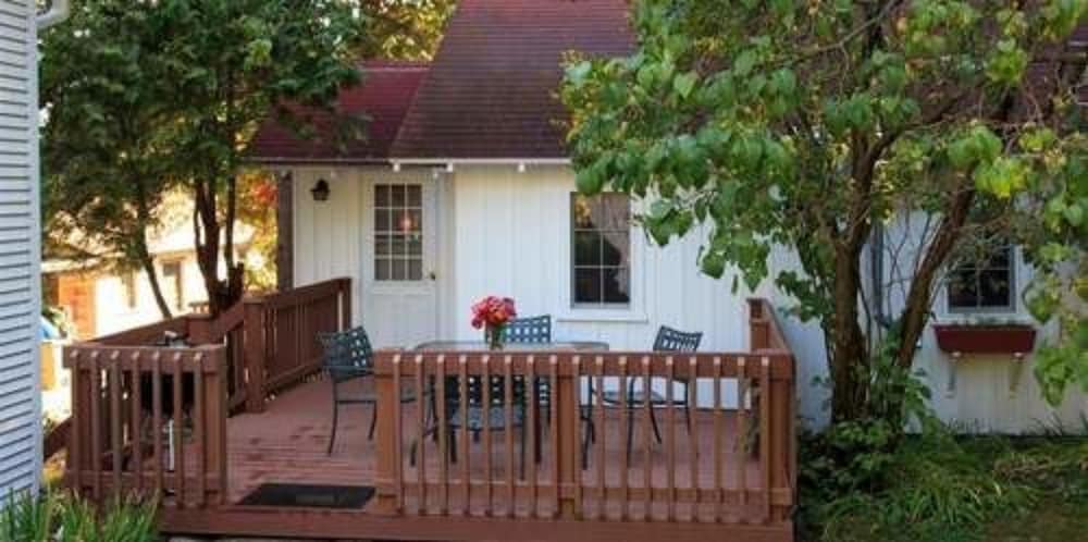 Thorp House Inn & Cottages