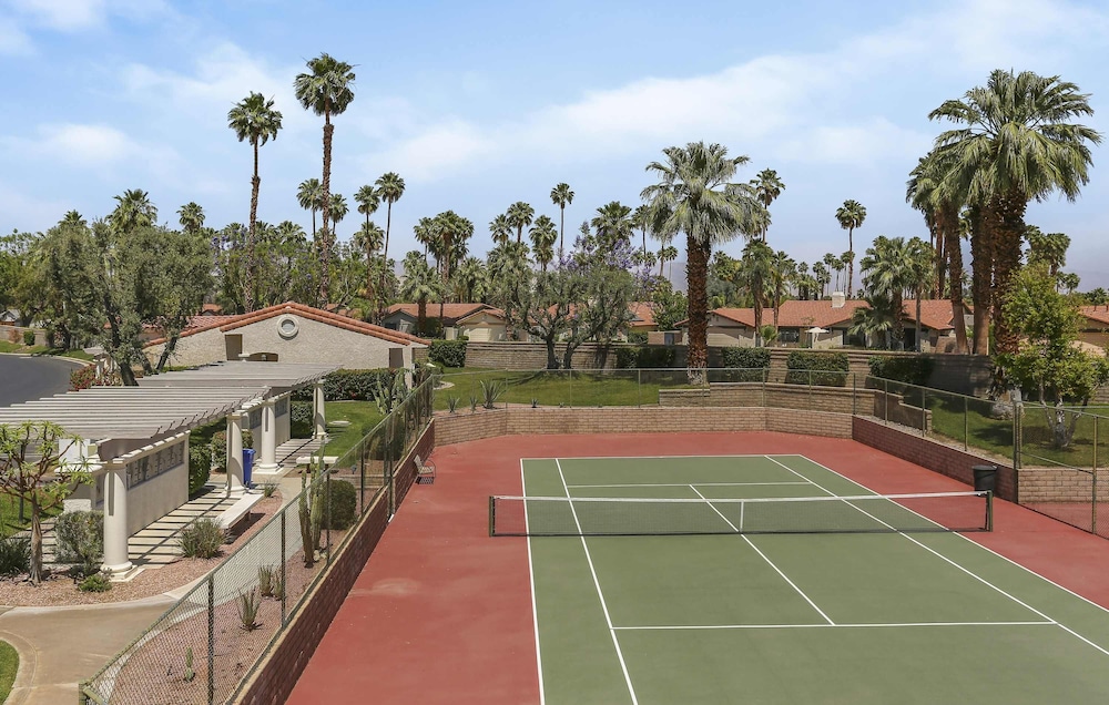 Stylish Condo With Panoramic View Community Pool