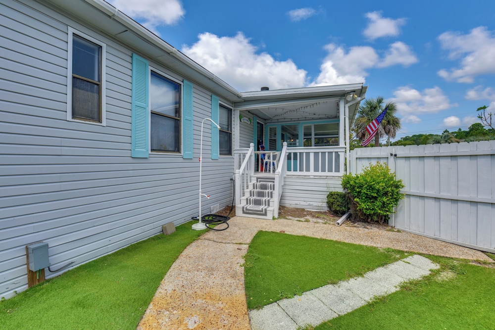 PCB Family Home w/ Sunroom, 1 Mi to Shore!