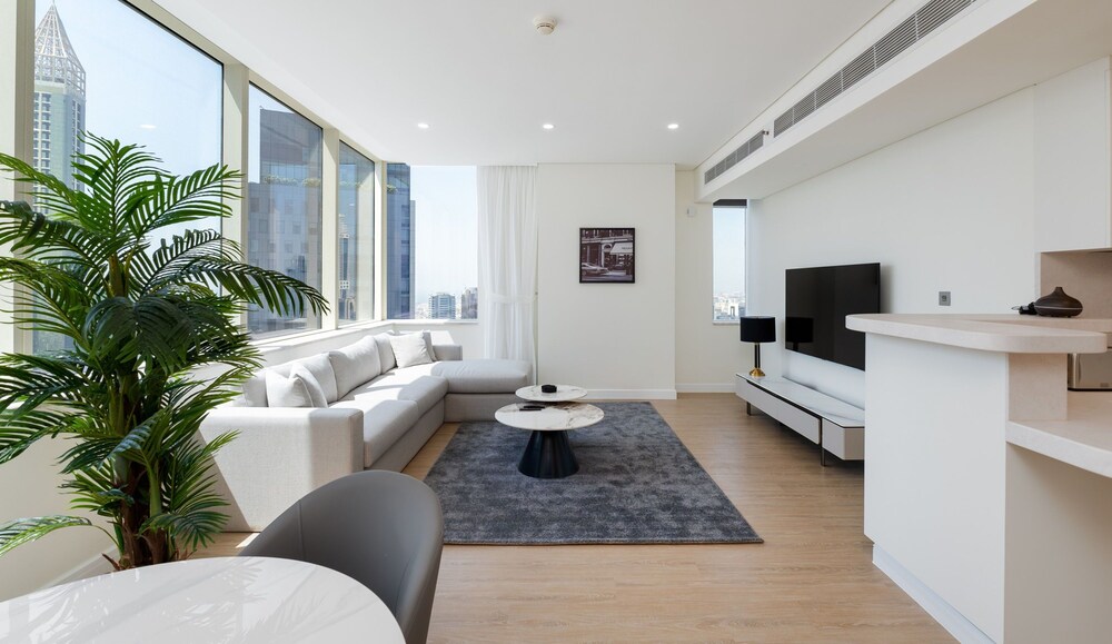 Pristine Difc 2BR w Pool Gym